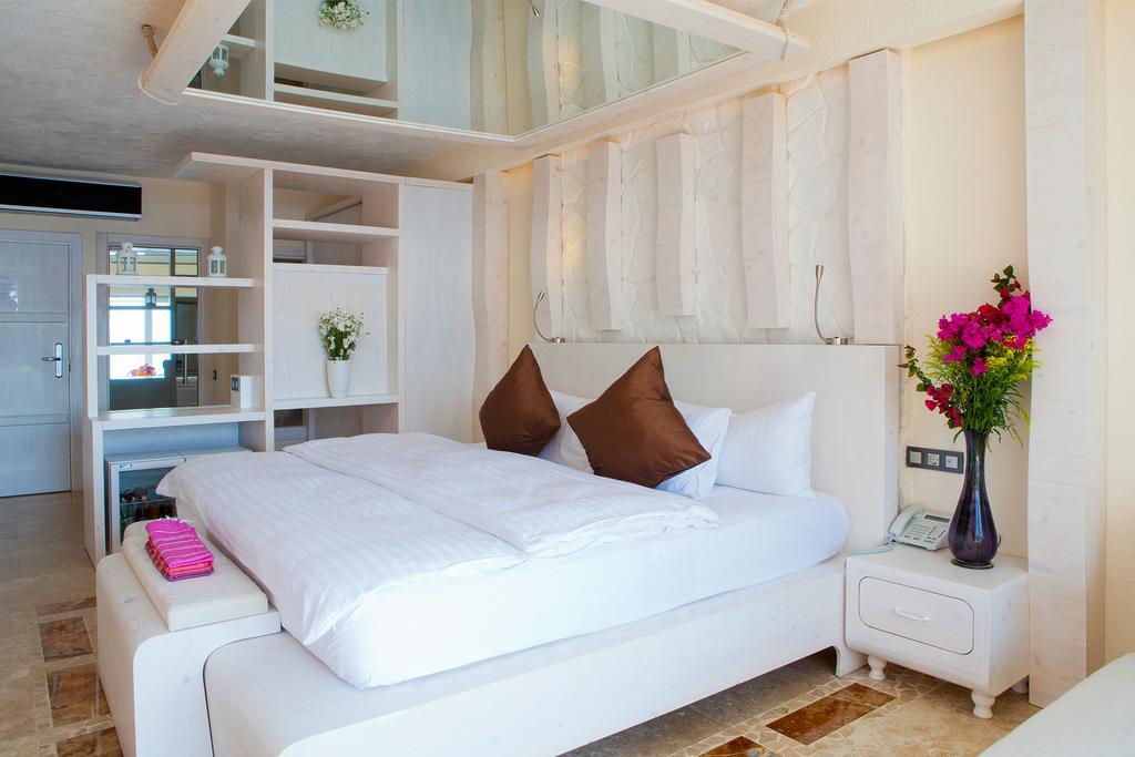 Peninsula Gardens Hotel - Adults Only Каш Стая снимка